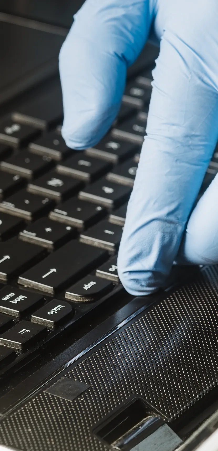 a person wearing blue gloves on a keyboard MacBook Klavye Değişimi