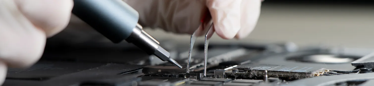 Klavye Sökümü – Laptop Klavye Değişim İşlemi a person using a screwdriver to fix a computer