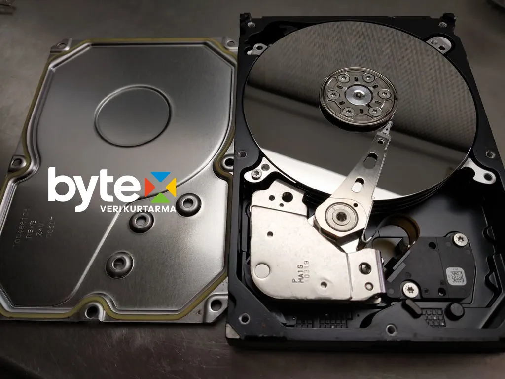 Seagate Barracuda, Exos, IronWolf, SkyHawk Veri Kurtarma a close up of a computer hard drive