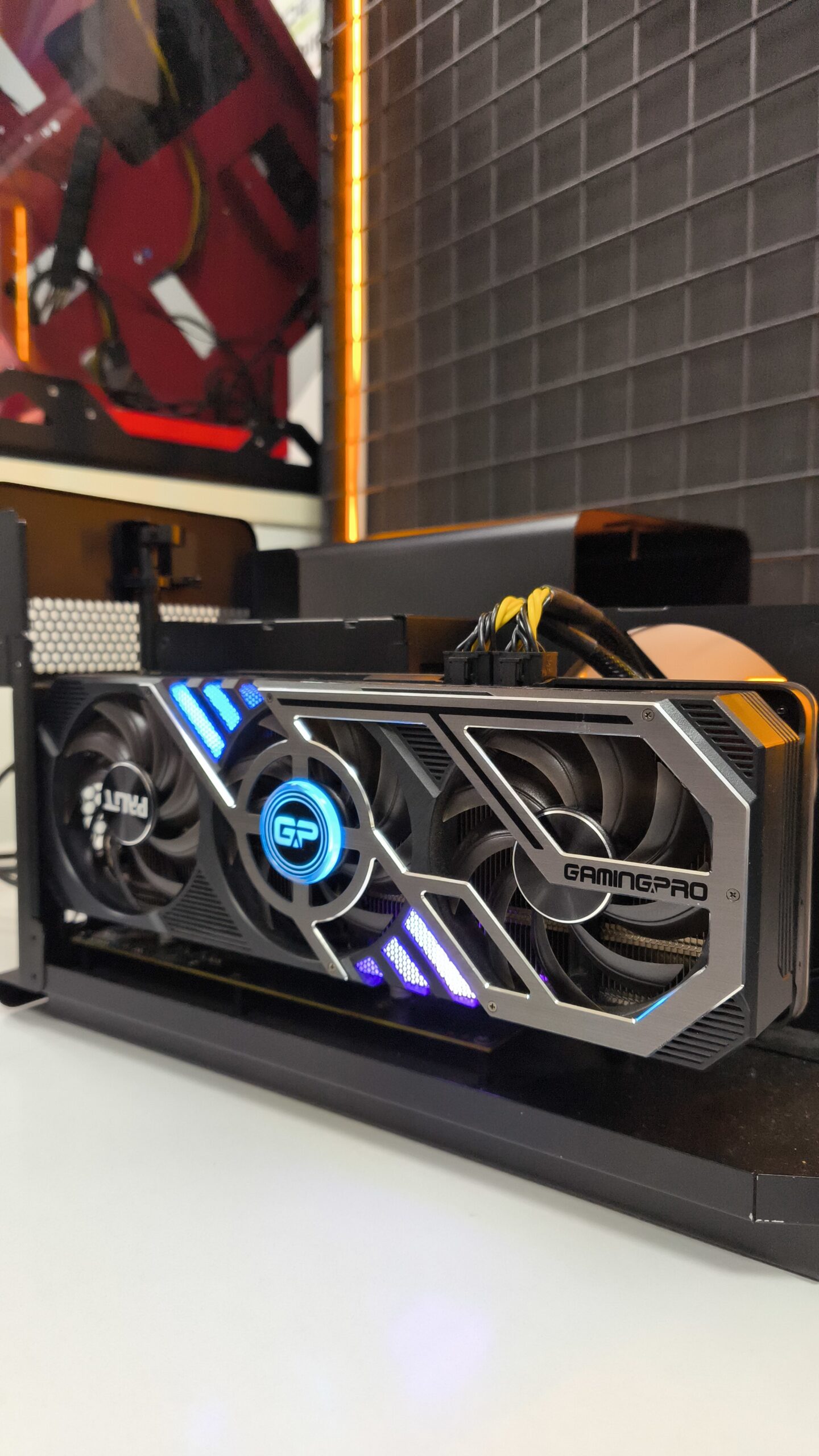 Razer Core X harici ekran kartı kutusu, masaüstü performansını dizüstü bilgisayara taşıyan eGPU çözümü. Sakarya Ekran Kartı Tamiri GeForce RTX 5090 Ekran Kartı Tamiri Ekran Kartı Tamiri