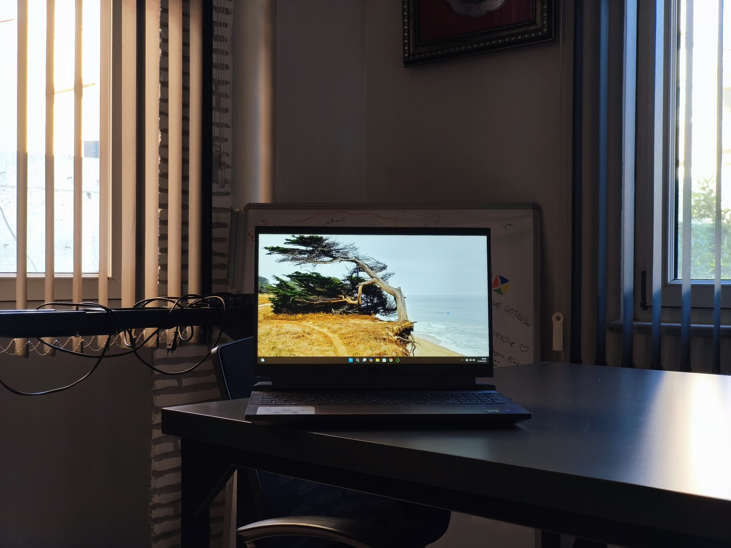 Su Dökülen Dell Laptop Onarımı Dell marka laptopun klavye bölgesine sıvı temasından kaynaklanan arıza sonrası onarım sürecine ait görsel.