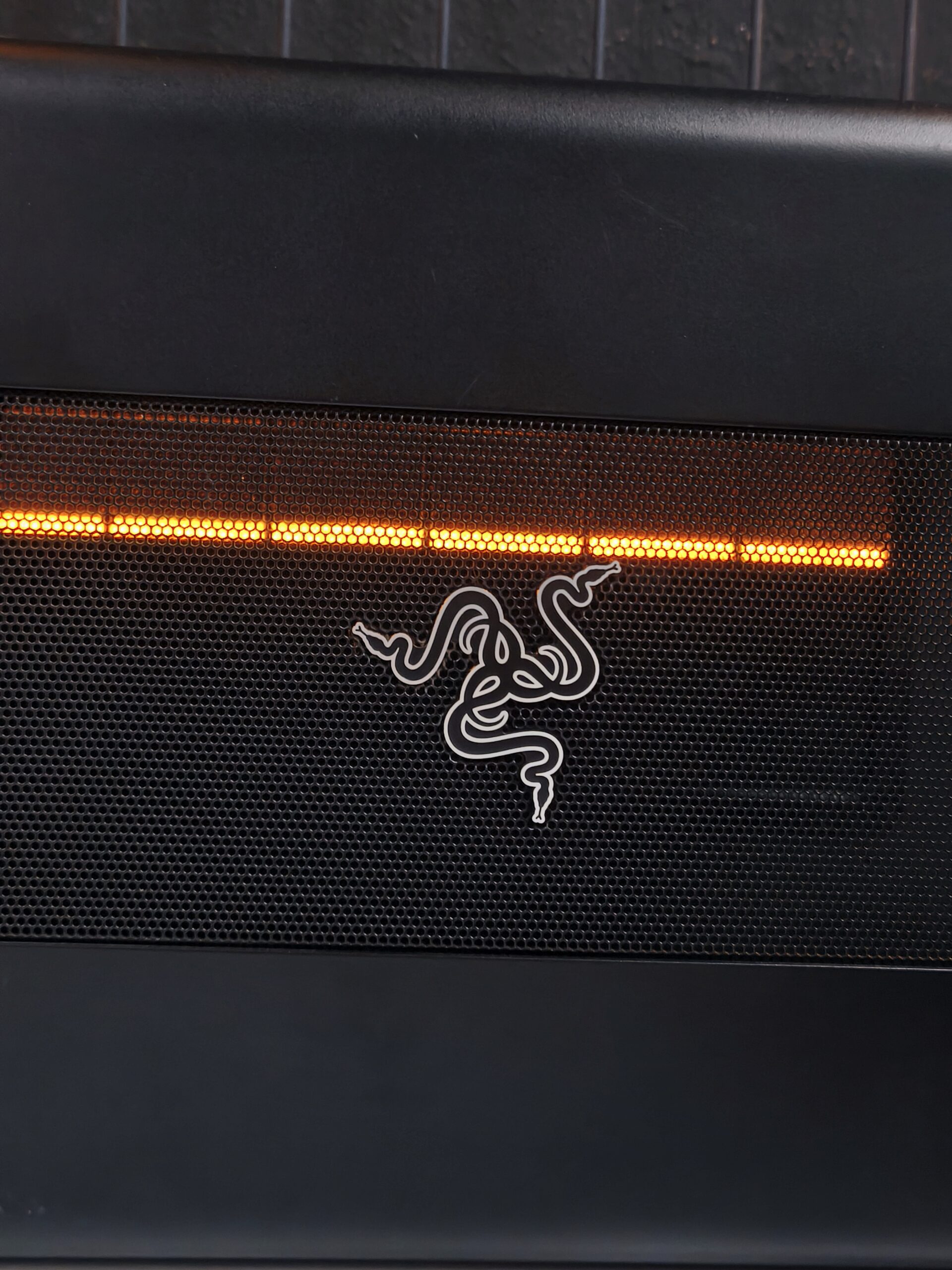 Core X Chroma Razer Core X, oyuncular için dizüstüne masaüstü grafik gücü sunan harici ekran kartı kutusu.
