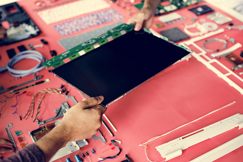 Notebook Ekran Tamiri Bytex teknik servisinde gerçekleştirilen Notebook Ekran Tamiri işlemini gösteren detaylı onarım görseli.