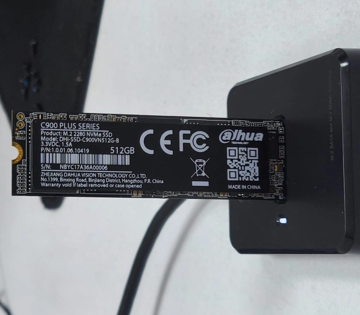 nvme ssd klonlama işlemi sırasında iki disk arasında veri aktarımı