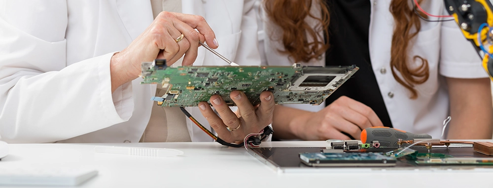 students-analyzing-computer-components-2024-10-21-09-49-52-utc BIOS Güncelleme