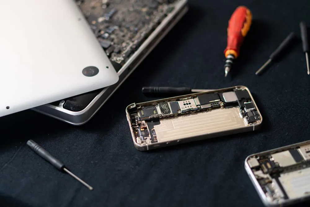 MacBook Pro M4 Max parça değişimi MacBook Pro M4 Max parça değişimi