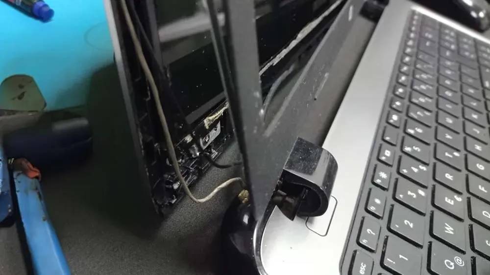 Lenovo Laptop Menteşe Tamiri