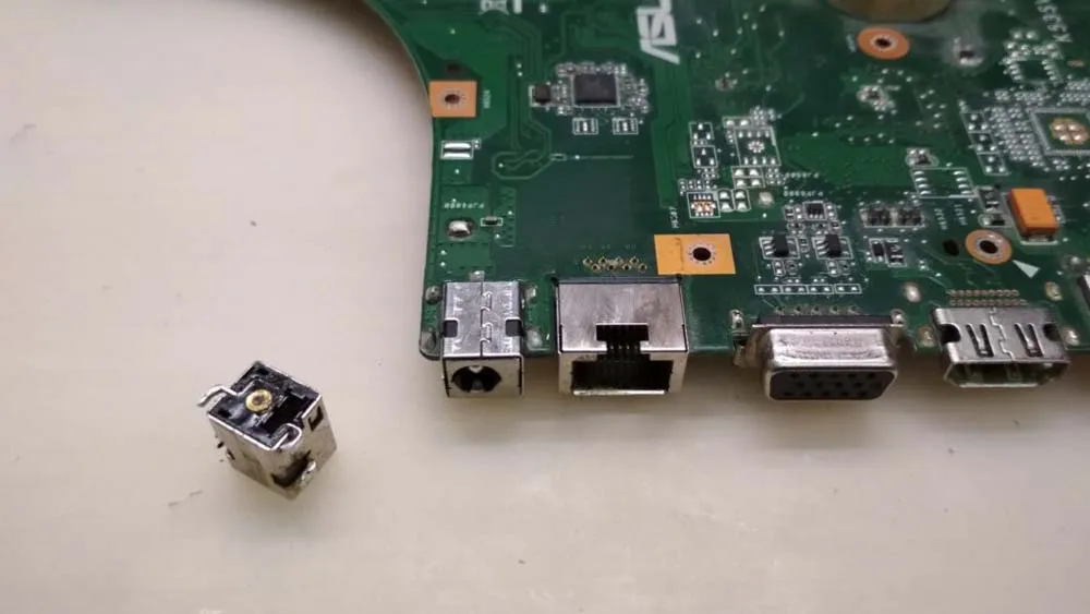 laptop-sarj-soketi-degisimi-1024×576 (1)_result
